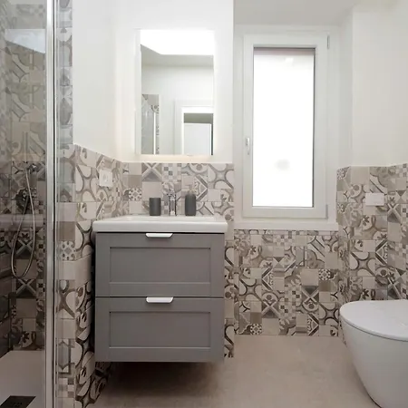 Spacious And Cozy Near Metro A