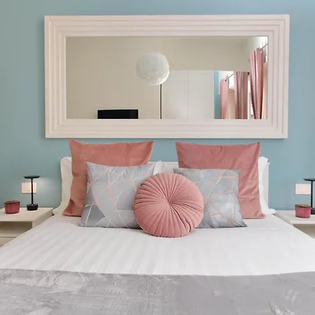 Spacious And Cozy Near Metro A 公寓 *