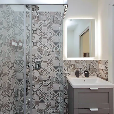 Spacious And Cozy Near Metro A