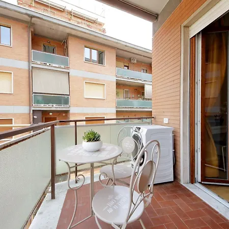 Spacious And Cozy Near Metro A