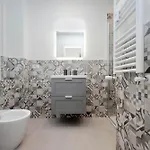 Spacious And Cozy Near Metro A