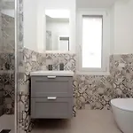 Spacious And Cozy Near Metro A