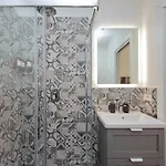 Spacious And Cozy Near Metro A